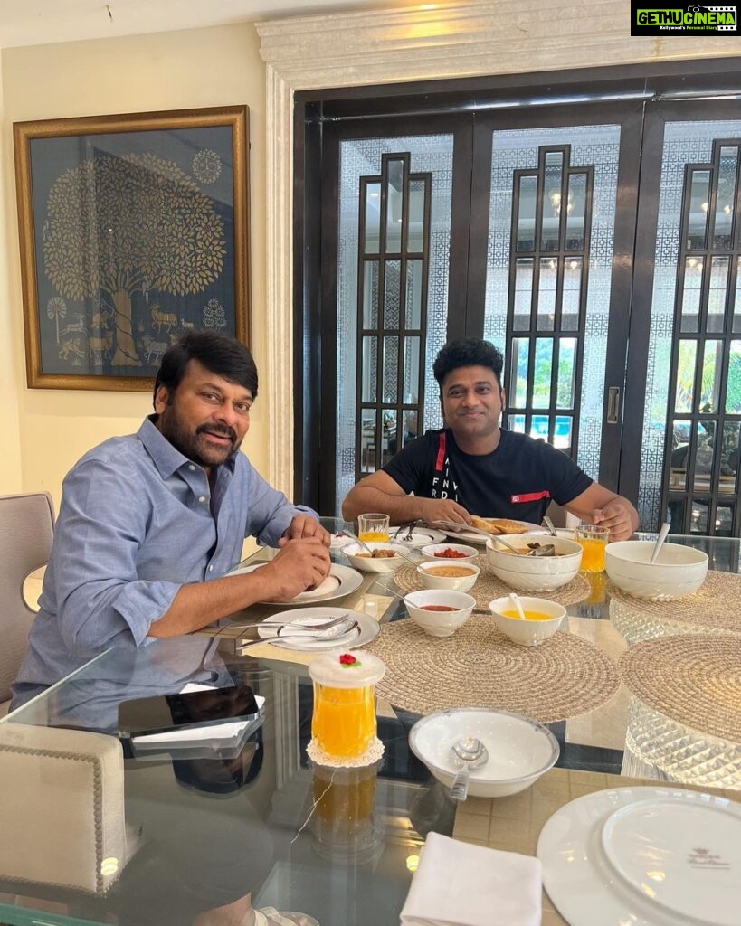 Devi Sri Prasad Instagram - HAPPIEST MUSICAL BDAY to d Evergreen , 1 & Only MEGA⭐ Dearest @chiranjeevikonidela sir ❤🎂🎶🎂❤ Not Only Ur Stardom sir, Ur Love & Affection towards people is MAGNANIMOUS always🙏🏻❤ ThankU 4 this Cute Surprise Gift.. #Burberry Glasses that day at d Breakfast dear sirr😍😎 YOU r a LIFETIME GIFT to Us🙏🏻🎶❤ #HBDmegastarchiranjeevi @sushmitakonidela