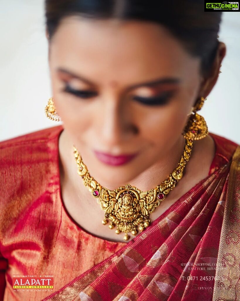 Dhanya Mary Varghese Instagram - Are you a fan of temple jewellery? Then be sure to check the amazing temple jewellery collections at P. T Antony and Sons Alapatt Fashion Jewellery at Attukal Shopping Complex, Thiruvananthapuram. Keep following their page @alapattfashionjewellerytvm for some really good surprises coming your way soon! Looking forward to sharing some more photos from my shoot with them soon. Super happy to have associated with the real heritage jewellery brand from Kerala. #dhanyamaryvarghese #actress #alapattfashionjewellerytvm #modelphoto #photogram #photoshoot #modelphotography #jewelleryshoot #jewellery #picoftheday #instamodel #alapattintrivandrum #buyoriginal #jewellerymodelshoot #instamodel #celebrityphotoshoot