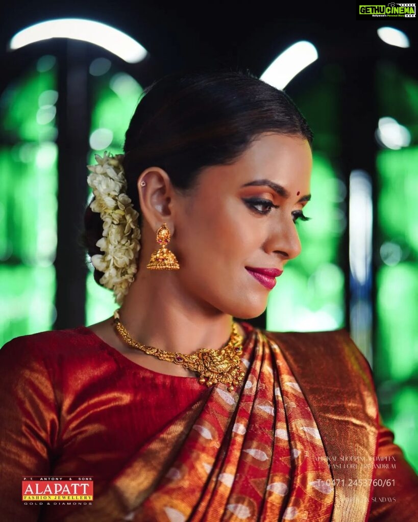 Dhanya Mary Varghese Instagram - Beauty knows no bounds when you are confident in your skin. YOU are the one who enhances the beauty of every accessory you adorn. I loved this gold jewellery collection from our beloved P.T. Antony and Sons Alapatt Fashion Jewellery and so would you. Throwback to one of my favourite photoshoots in recent times. . . . . #alapattfashionjewellerytvm #modelphoto #photogram #photoshoot #modelphotography #jewelleryshoot #jewellery #picoftheday #instamodel #alapattintrivandrum #buyoriginal #jewellerymodelshoot #instamodel #celebrityphotoshoot #dhanyamaryvarghese #actress🎬