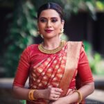 Dhanya Mary Varghese Instagram - Revisiting my shoot with P.T. Antony and Sons Alapatt Fashion Jewellery... This is one of my favourite pics. You might have seen a hoarding at Thampanoor with me wearing this beautiful piece of Jewellery. It's been almost a year since I did this shoot and I still am in awe of the photos that came out. Do share your thoughts and feedback in the comment box. . . . #alapattfashionjewellerytvm #modelphoto #modelphotography #jewellerybrand #jewellery #modelgram #picoftheday #picsoftheday #instamodel #alapatttrivandrum #buyoriginal #dhanyamaryvarghese #actress #model #biggboss