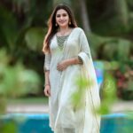 Dhanya Mary Varghese Instagram - I just find myself happy with the simple things💚 👗: @thanzscouture 📸: @jaasweddingphotography #dhanyamaryvarghese #onam #festival #festivewear #onamshoot #actress🎬 #model #dancer #biggboss #biggbosstop5 #malayalam #kerala #keralagallery #keralite #festivals #outfits #outdoors