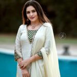 Dhanya Mary Varghese Instagram - I just find myself happy with the simple things💚 👗: @thanzscouture 📸: @jaasweddingphotography #dhanyamaryvarghese #onam #festival #festivewear #onamshoot #actress🎬 #model #dancer #biggboss #biggbosstop5 #malayalam #kerala #keralagallery #keralite #festivals #outfits #outdoors