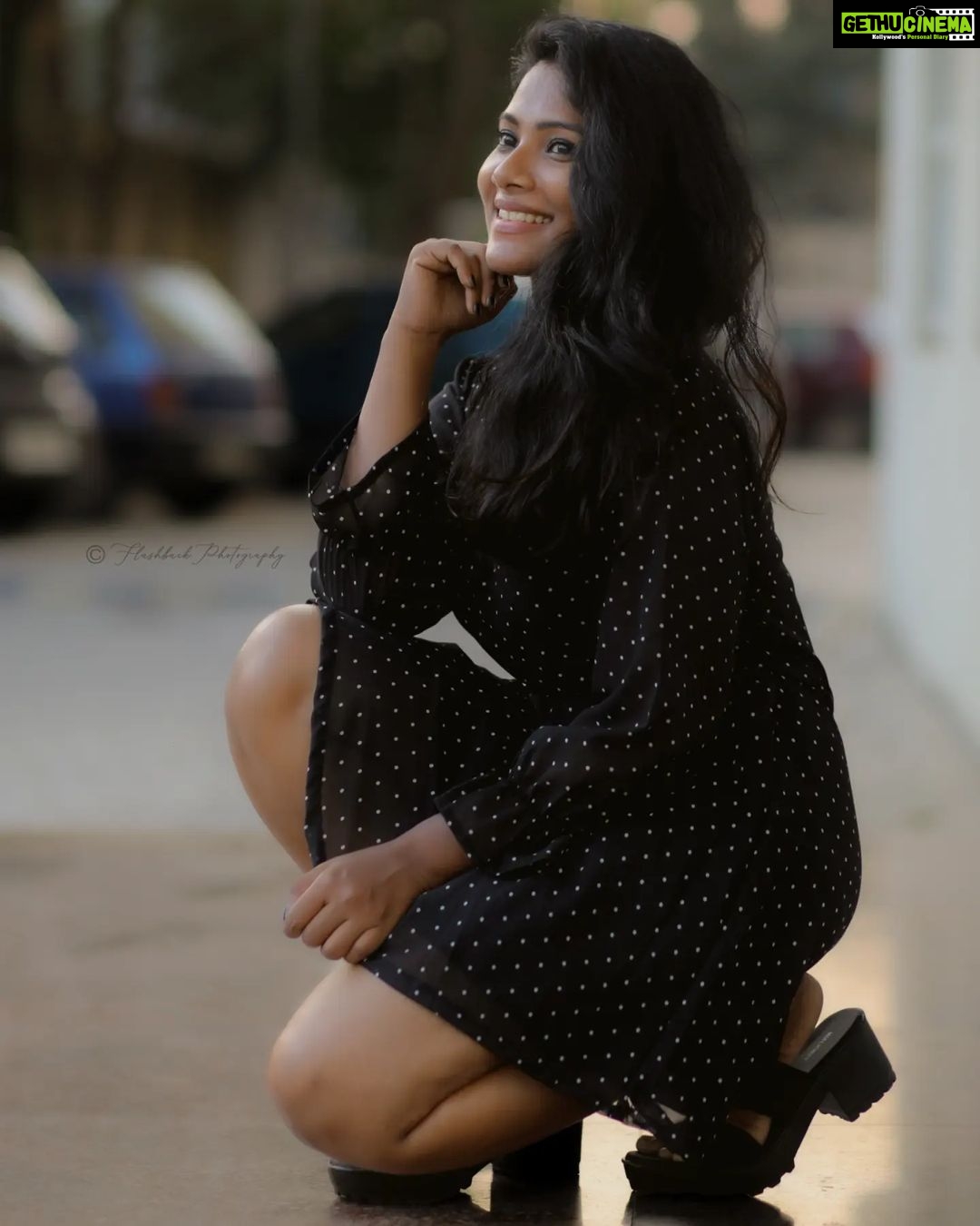 Dhivya Duraisamy Instagram - Pc @flashbaack_photo & @spear_sid Costume @askcouture.7