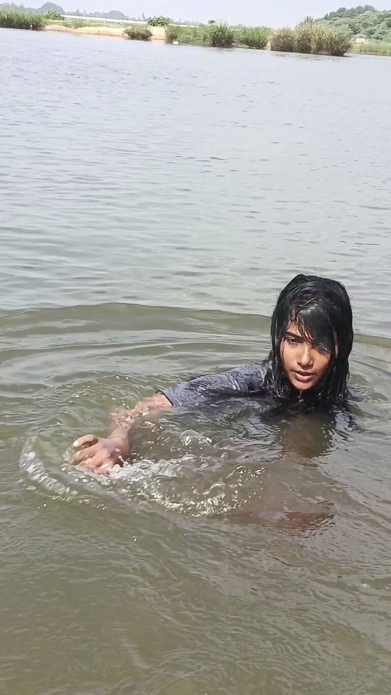 Dhivya Duraisamy Instagram - Exploring thamirabarani river for the 1st time♥in between shoot 😋wo wud mis this chance 🤷‍♀️ #tirunelveli #vaazhai Tirunelveli