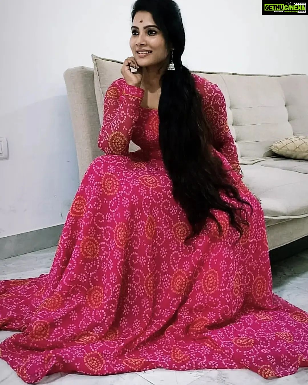 Dhivya Duraisamy Instagram - Its al about sterday❤ Costume @designed_by_sindhu
