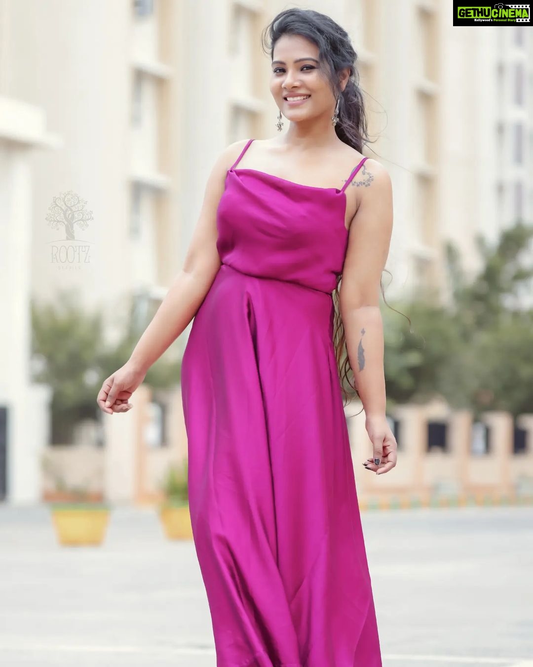 Dhivya Duraisamy Instagram - Outfit @askcouture.7 Pc @rootzstudios