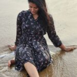 Dhivya Duraisamy Instagram - Beach day🖤