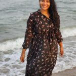 Dhivya Duraisamy Instagram - Beach day🖤