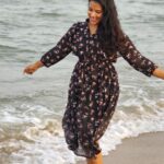 Dhivya Duraisamy Instagram - Beach day🖤
