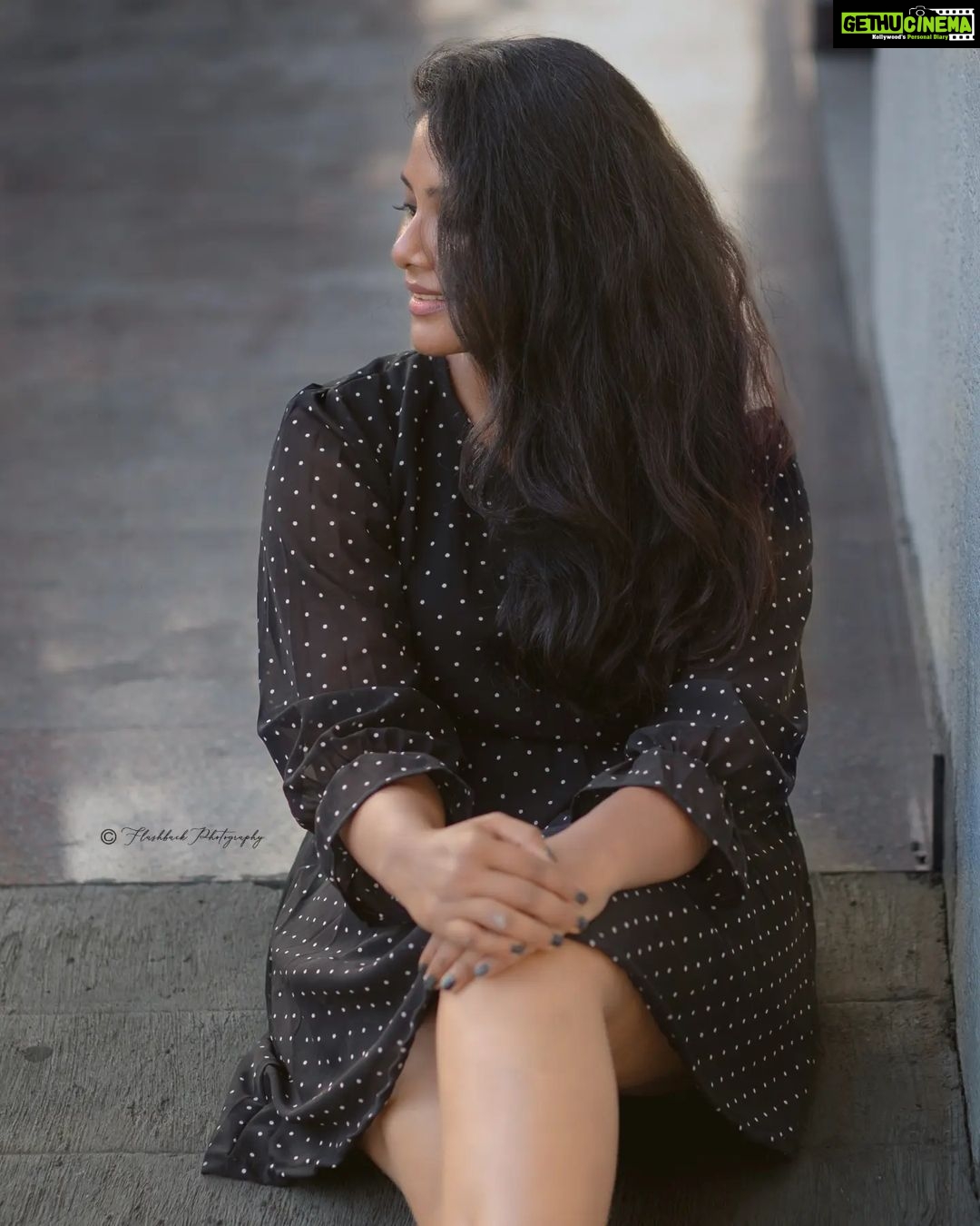 Dhivya Duraisamy Instagram - Pc @flashbaack_photo & @spear_sid Costume @askcouture.7