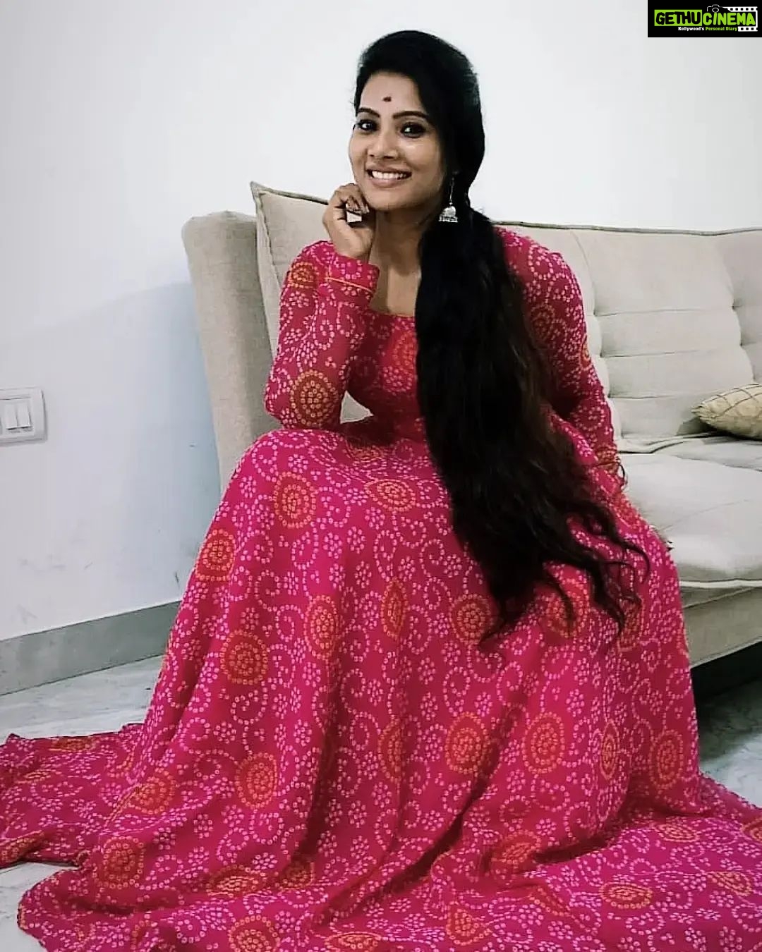 Dhivya Duraisamy Instagram - Its al about sterday❤ Costume @designed_by_sindhu