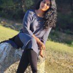 Dhivya Duraisamy Instagram - Gud evng🖤 PC @palani_actor