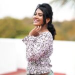 Dhivya Duraisamy Instagram - உன்ன பாத்தா கண்ணு ஊறுதே… கட்டமாகுதே… புத்தி மாறியே சத்தம் போடுதே… ஓஓ…! 😍 Happy Birthday Actress @dhivya__duraisamy Have Great Year 💐 #tamil #actress #dhivya #dhivyadhuraisamy #vazhai #birthday #birthdaywishes #birthdaypost #Rednool