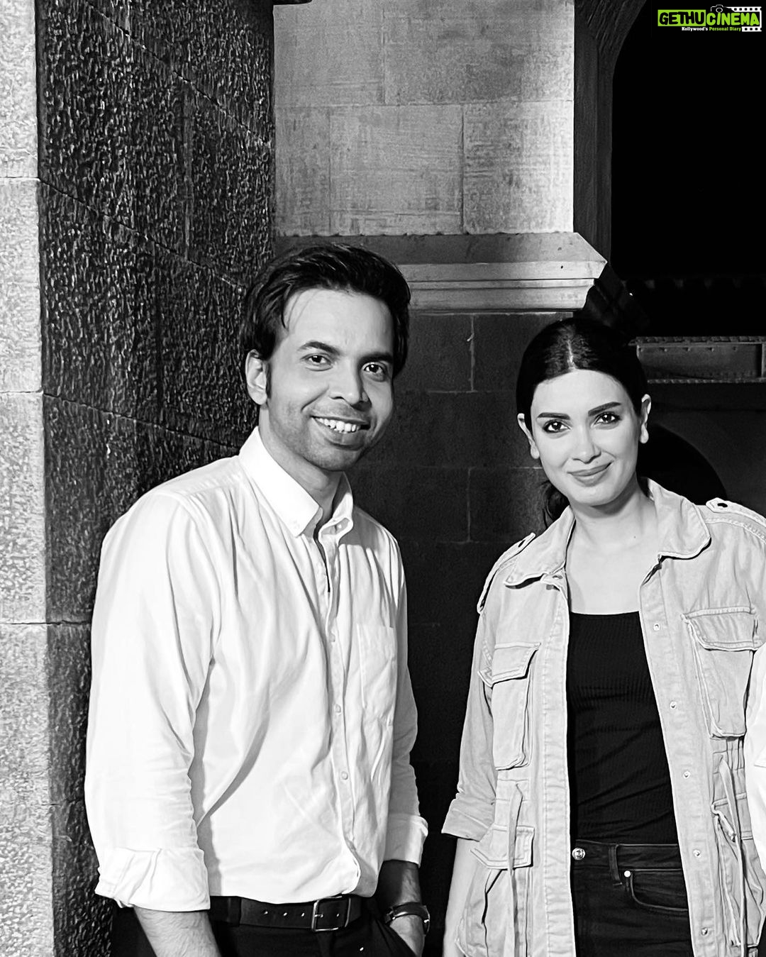 Diana Penty Instagram - And itโs a WRAP. On what has been an incredibly special journey for me. Before we began shooting #Section84, I was beyond excited to be working with @amitabhbachchan for the first time, but also so damn nervous!! But now that weโve been through a film together I can safely say, it has been one of the most enriching experiences of my career. As an actor, I finally know what it means to โBEโ in a scene. Mr. Bachchan allows you to do that, and gives you space to do so much more. Watching and observing him is like witnessing a masterclass. Also, finally got to hang out with @nimratofficial and @nowitsabhi on set ๐โโ๏ธ๐โโ๏ธ. Hereโs proof that weโre actually in the same film ๐ @ribhu_dasgupta, thank you for bringing this whole thing together so beautifully ๐ But more importantly, thank you for making sure our stomachs were always full! Priorities, priorities ๐ #Section84 @reliance.entertainment @filmhangar