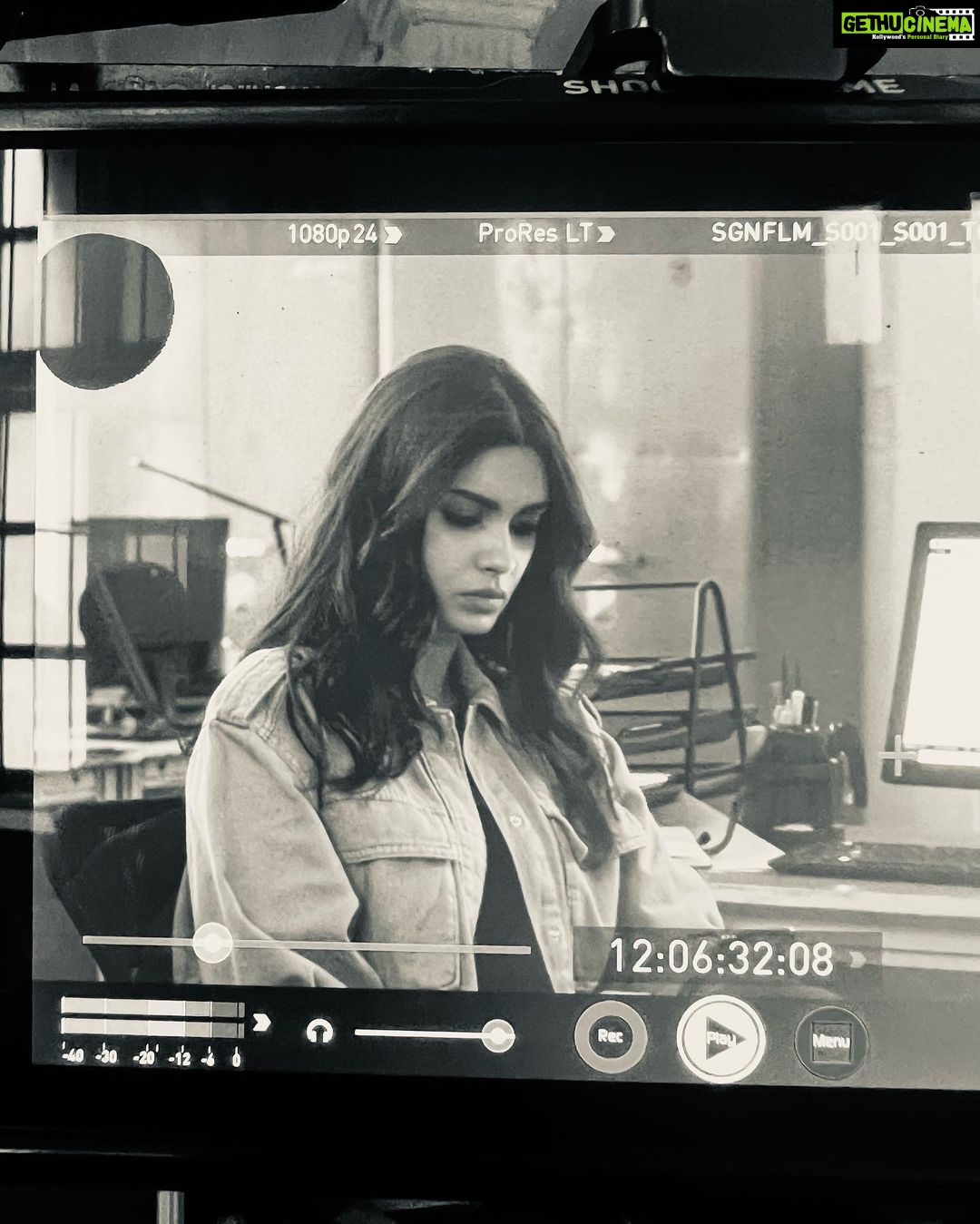 Diana Penty Instagram - And itโs a WRAP. On what has been an incredibly special journey for me. Before we began shooting #Section84, I was beyond excited to be working with @amitabhbachchan for the first time, but also so damn nervous!! But now that weโve been through a film together I can safely say, it has been one of the most enriching experiences of my career. As an actor, I finally know what it means to โBEโ in a scene. Mr. Bachchan allows you to do that, and gives you space to do so much more. Watching and observing him is like witnessing a masterclass. Also, finally got to hang out with @nimratofficial and @nowitsabhi on set ๐โโ๏ธ๐โโ๏ธ. Hereโs proof that weโre actually in the same film ๐ @ribhu_dasgupta, thank you for bringing this whole thing together so beautifully ๐ But more importantly, thank you for making sure our stomachs were always full! Priorities, priorities ๐ #Section84 @reliance.entertainment @filmhangar