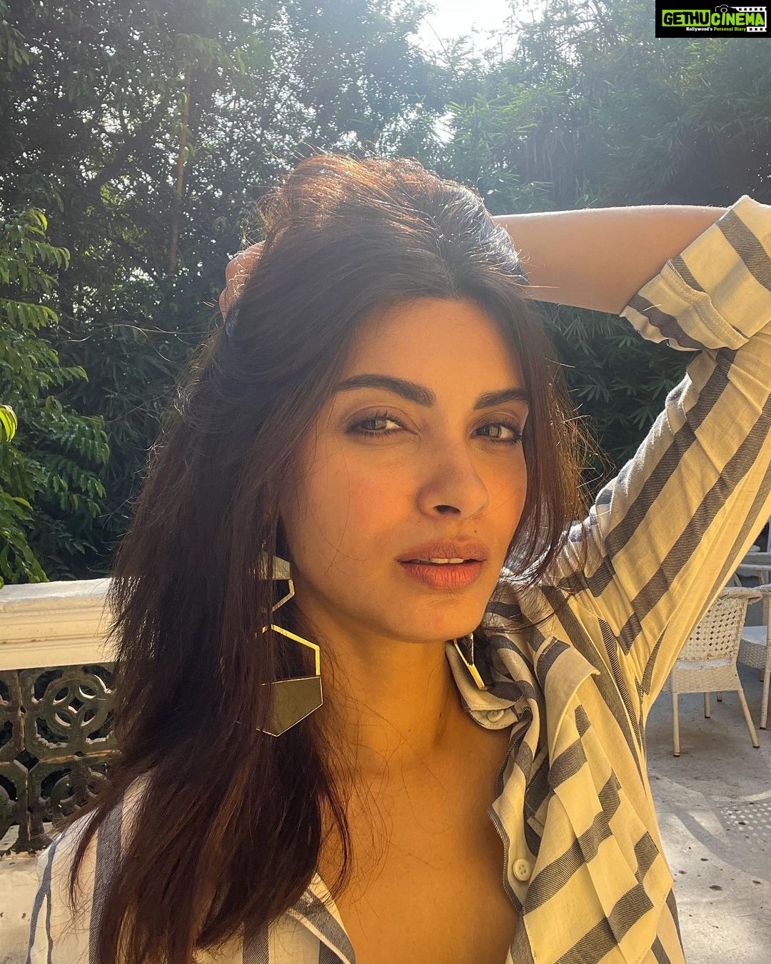 Diana Penty Instagram - Ever been slapped in the face by an earring? Swipe for more…