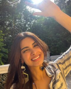 Diana Penty Instagram - Ever been slapped in the face by an earring? Swipe for more…