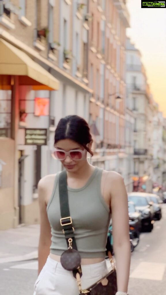 Diana Penty Instagram - Sunsets in Montmartre 🌅