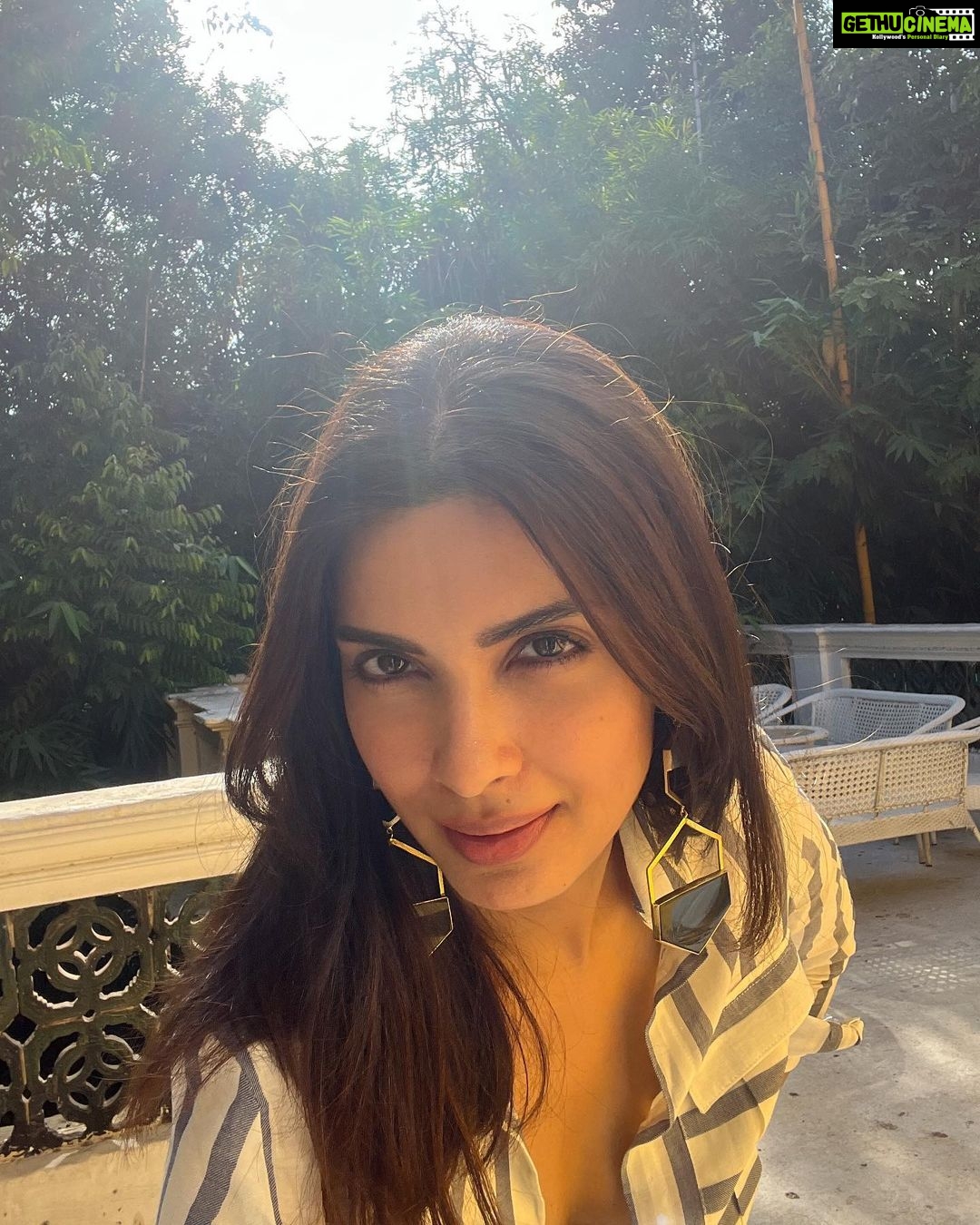 Diana Penty Instagram - Ever been slapped in the face by an earring? Swipe for more…