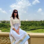 Diana Penty Instagram - Weekend Dump #Agra 🤍 P.S. Came across this @shorsheclothing kurta set in my cupboard from many moons ago, and got so many compliments on wearing it! Gonna make it a point to pull out old gems from my wardrobe every now and then and have fun with them 😎 #SustainableFashion #ReduceReuseRecycle Agra, Uttar Pradesh