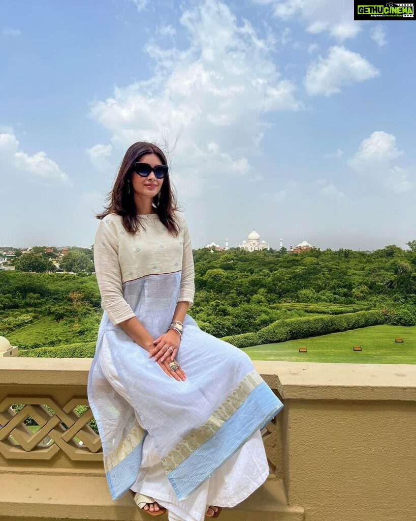 Diana Penty Instagram - Weekend Dump #Agra 🤍 P.S. Came across this @shorsheclothing kurta set in my cupboard from many moons ago, and got so many compliments on wearing it! Gonna make it a point to pull out old gems from my wardrobe every now and then and have fun with them 😎 #SustainableFashion #ReduceReuseRecycle Agra, Uttar Pradesh