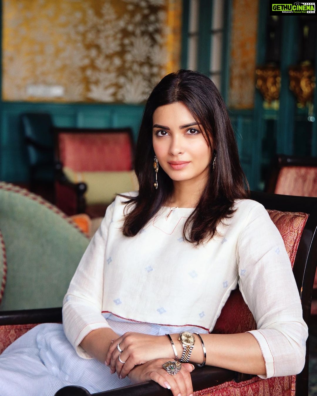 Diana Penty Instagram - Weekend Dump #Agra 🤍 P.S. Came across this @shorsheclothing kurta set in my cupboard from many moons ago, and got so many compliments on wearing it! Gonna make it a point to pull out old gems from my wardrobe every now and then and have fun with them 😎 #SustainableFashion #ReduceReuseRecycle Agra, Uttar Pradesh