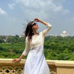 Diana Penty Instagram - Weekend Dump #Agra 🤍 P.S. Came across this @shorsheclothing kurta set in my cupboard from many moons ago, and got so many compliments on wearing it! Gonna make it a point to pull out old gems from my wardrobe every now and then and have fun with them 😎 #SustainableFashion #ReduceReuseRecycle Agra, Uttar Pradesh