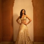 Diana Penty Instagram - Saawariya🤍🤎 In this beautiful creation by @gopivaiddesigns for #WeddingDiariesByHilton. Can’t get enough of it 😍 @doubletreebyhilton @oneinfinite_ @shyamnz Makeup: @vardannayak Hair: @hairstories_byseema Photograhper: @ishanzaka