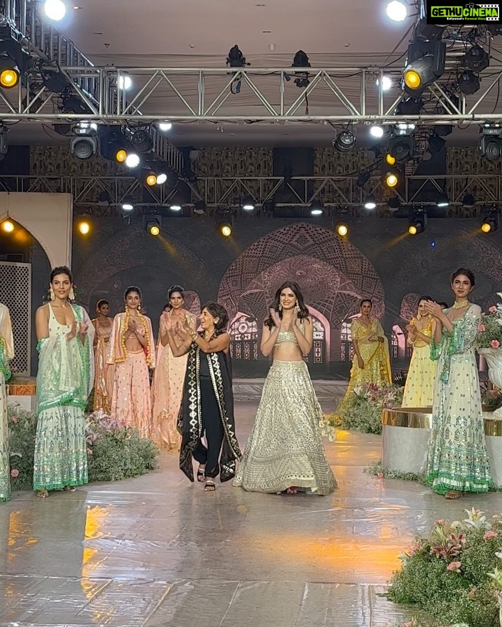 Diana Penty Instagram - Saawariya🤍🤎 In this beautiful creation by @gopivaiddesigns for #WeddingDiariesByHilton. Can’t get enough of it 😍 @doubletreebyhilton @oneinfinite_ @shyamnz Makeup: @vardannayak Hair: @hairstories_byseema Photograhper: @ishanzaka