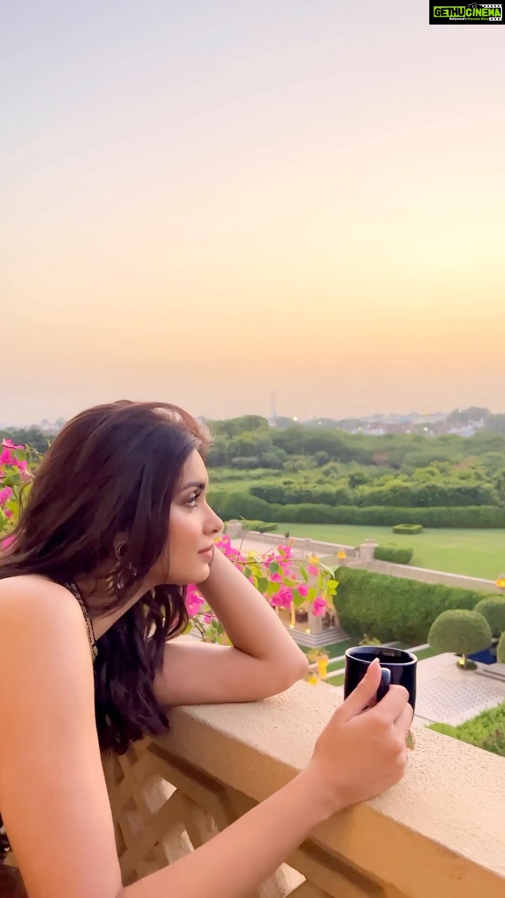 Diana Penty Instagram - View worth waking up for… could get used to this 😍 #TajMahal #TeaWithD Agra, Uttar Pradesh