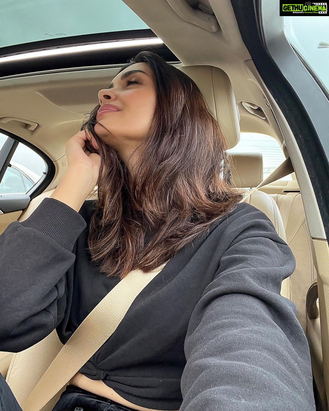 Diana Penty Instagram - Mausam 🫶 #Mumbai #RainyDay