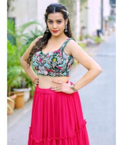 Diksha Panth Instagram - A girl should be like a butterfly🦋. Pretty to see🥰, hard to catch😈 

Outfit : @arka_by_divya_kanigalupula 
PC @vysh_fotografy 
MUA @an.uradha3770