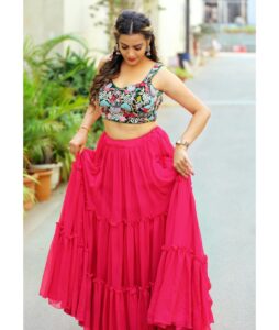 Diksha Panth Instagram - A girl should be like a butterfly🦋. Pretty to see🥰, hard to catch😈 

Outfit : @arka_by_divya_kanigalupula 
PC @vysh_fotografy 
MUA @an.uradha3770