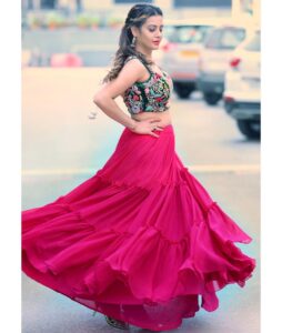 Diksha Panth Instagram - A girl should be like a butterfly🦋. Pretty to see🥰, hard to catch😈 

Outfit : @arka_by_divya_kanigalupula 
PC @vysh_fotografy 
MUA @an.uradha3770