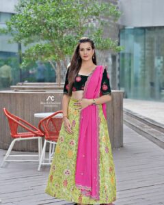 Diksha Panth Instagram - Be okay with waiting alone until you’re VALUED😊

 #instalike #instadaily #instamood #loyalty #diikshhapanth #follow #instagram  #followme 

PC : @akashchatlaniphotography 
Outfit : @kavya_pooja_designstudio 
MUA : @rjsplendour_makeup_artistry
Shoot coordinator : @navneeth_bhansali