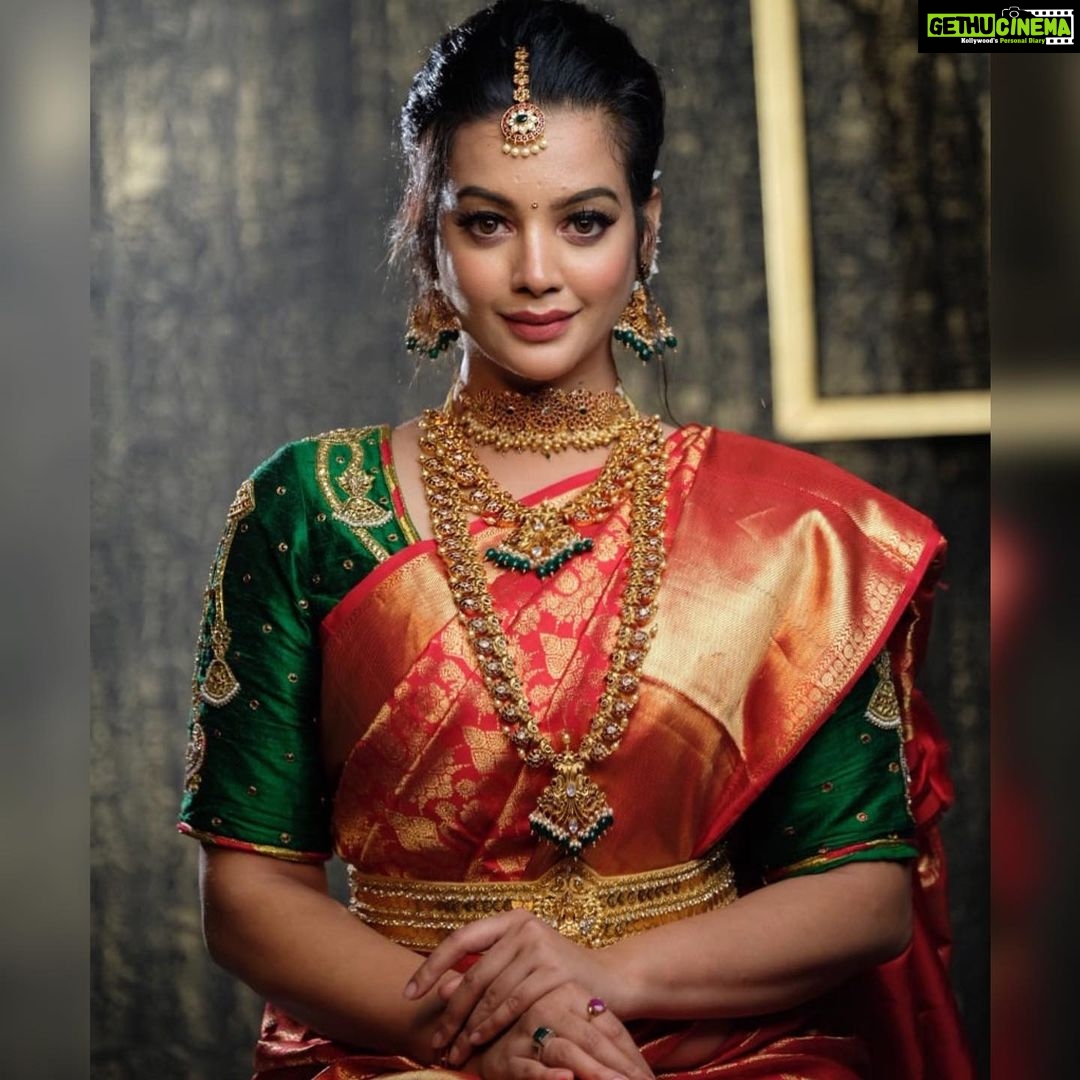 Diksha Panth Instagram - Happiness is in the air, it’s Diwali everywhere, let’s show some love, care and wish everyone out there... शुभ दीपावली♥️ PC : @whoisindrasena MUA @wow_bridal_studio STYLING @style_up_with_srushti SAREE @srikrishnasilk JEWELLERY @saikrishna_fashion_jewellery LOCATION @themoiraworld