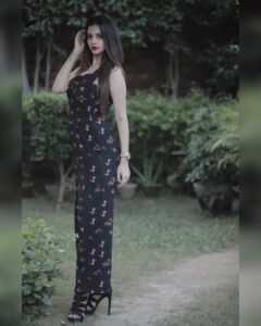 Diksha Panth Instagram - My soul is aching for me to come back to myself. PC : @vishwankkasana♥️ #love #peace #loyalty #berealbetrue #deekshapanth