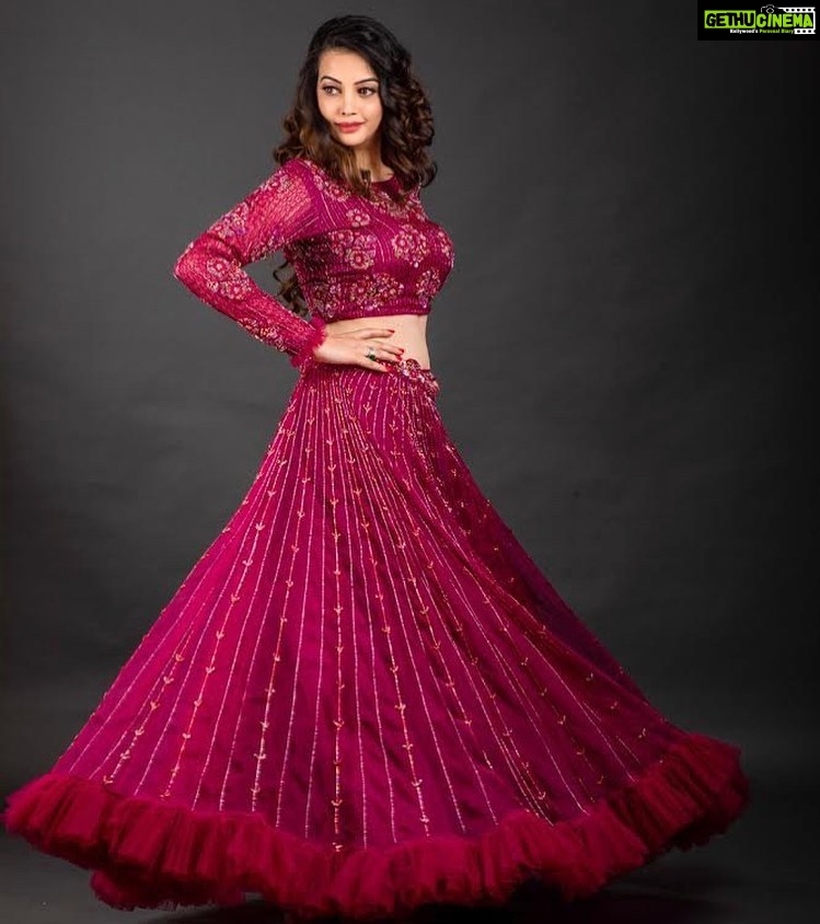 Diksha Panth Instagram - Life does not have to be perfect to be wonderful ☺️ Outfit : @arka_by_divya_kanigalupula #love #peace #loyalty #berealbetrue #deekshapanthmovies