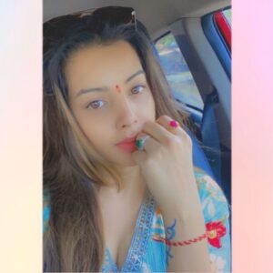 Diksha Panth Instagram - Being myself makes me feel vulnerable🙈 #love #peace #loyalty #berealbetrue  #deekshapanth