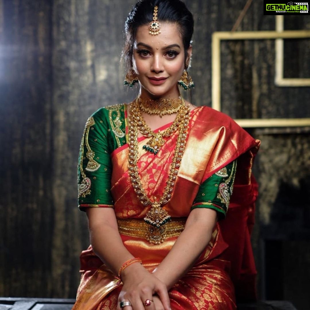 Diksha Panth Instagram - Happiness is in the air, it’s Diwali everywhere, let’s show some love, care and wish everyone out there... शुभ दीपावली♥️ PC : @whoisindrasena MUA @wow_bridal_studio STYLING @style_up_with_srushti SAREE @srikrishnasilk JEWELLERY @saikrishna_fashion_jewellery LOCATION @themoiraworld