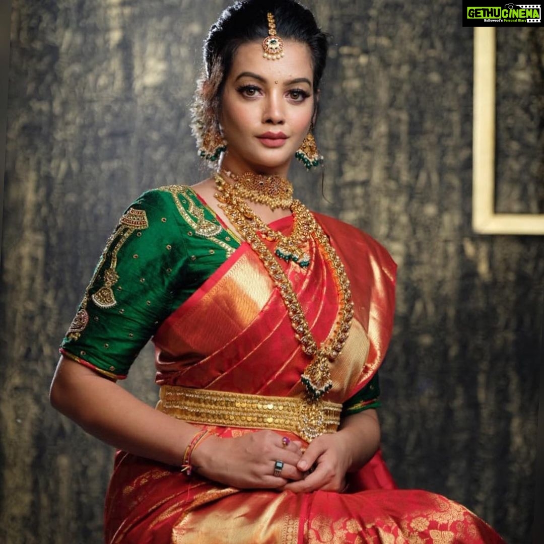 Diksha Panth Instagram - Happiness is in the air, it’s Diwali everywhere, let’s show some love, care and wish everyone out there... शुभ दीपावली♥️ PC : @whoisindrasena MUA @wow_bridal_studio STYLING @style_up_with_srushti SAREE @srikrishnasilk JEWELLERY @saikrishna_fashion_jewellery LOCATION @themoiraworld