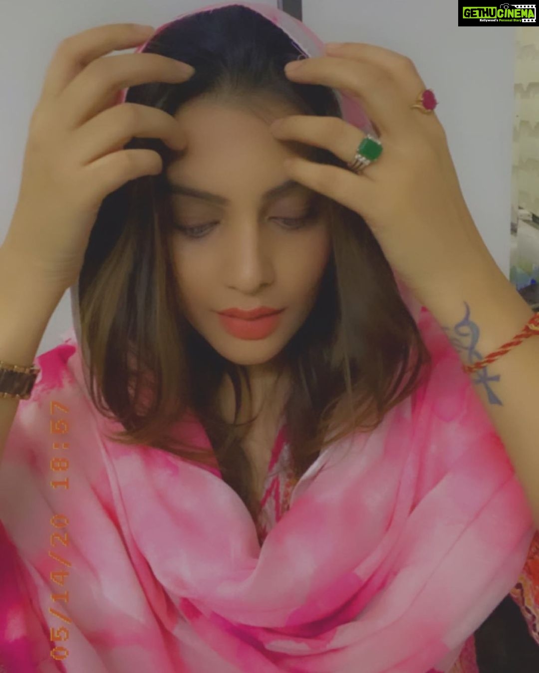 Diksha Panth Instagram - खुद से इतना प्यार करो की तुम्हें तुम से कोई जुदा ना कर सके ♥️