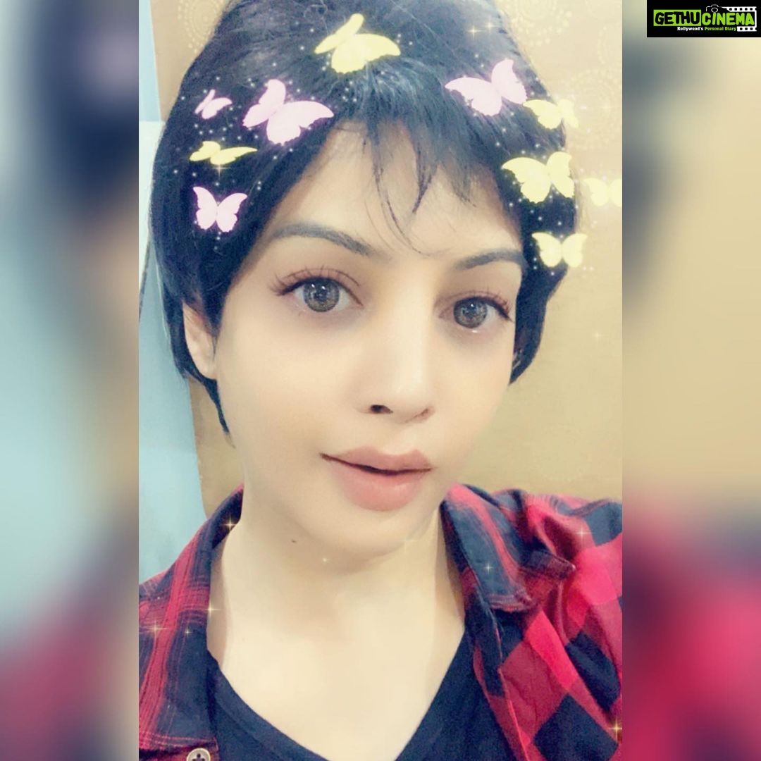 Diksha Panth Instagram - If you have good thoughts, they will shine out of your face☺️ #love #peace #loyalty #berealbetrue #deekshapanth
