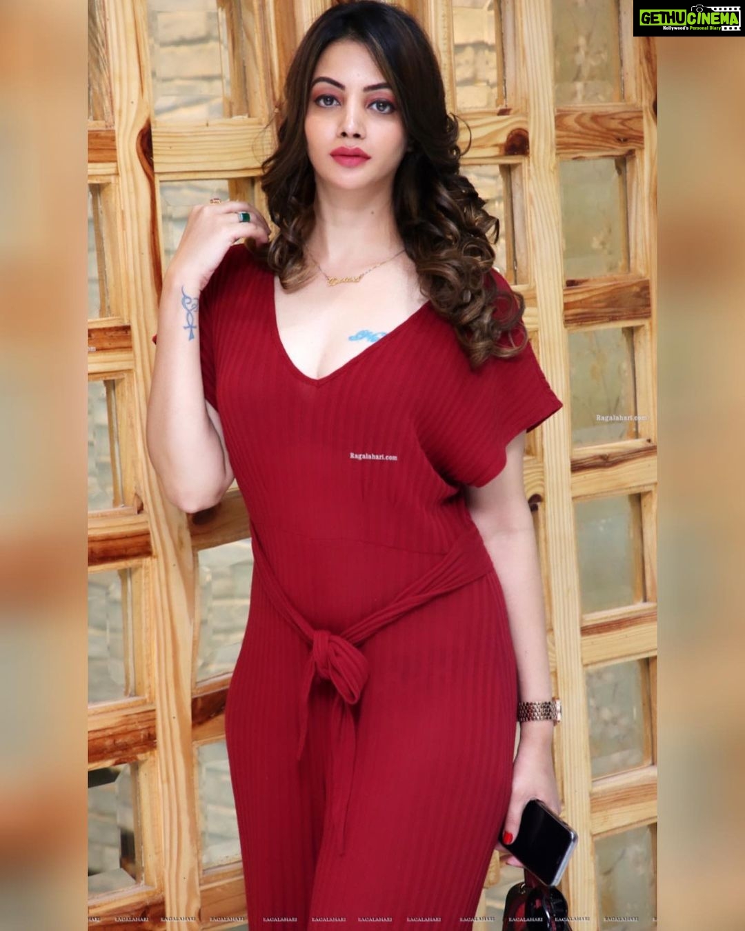 Diksha Panth - 13.2K Likes - A girl should be like a butterfly, pretty to see and hard to catch 😉
MUA : @sareo_mua
#love #peace #loyalty #berealbetrue #deekshapanth