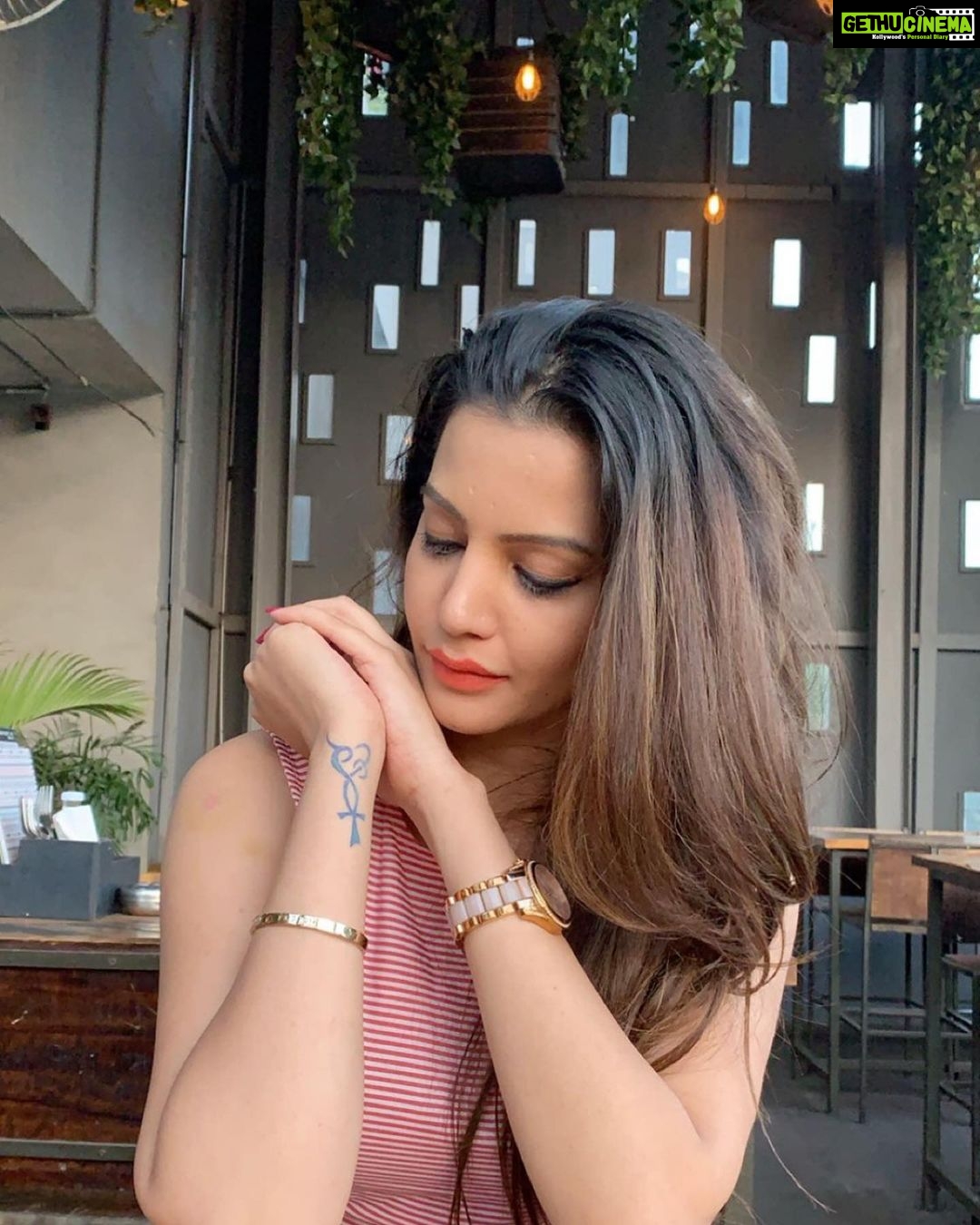 Diksha Panth Instagram - Wait until you see why god made you wait 🙂