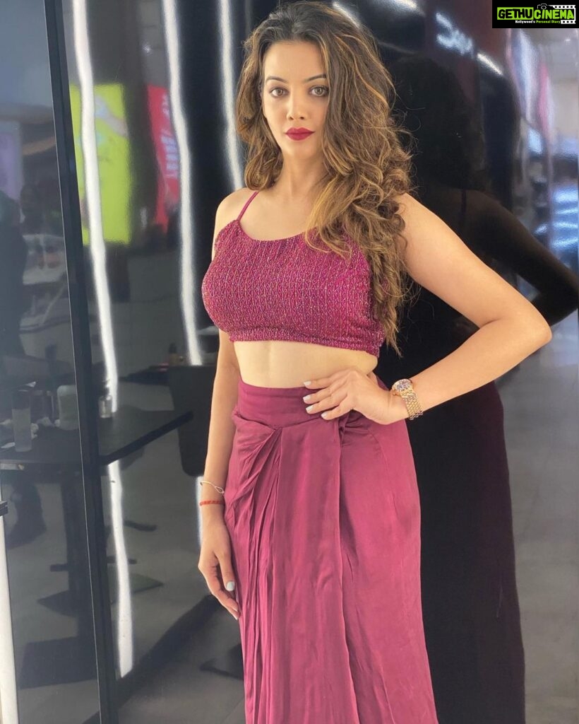 Diksha Panth Instagram - Confidence is not they will like me, Confidence is I’ll be fine if they dont😎 #love #peace #loyalty #berealbetrue #deekshapanth #swipeleft #follow Outfit: @arka_by_divya_kanigalupula MUA : @sareo_mua