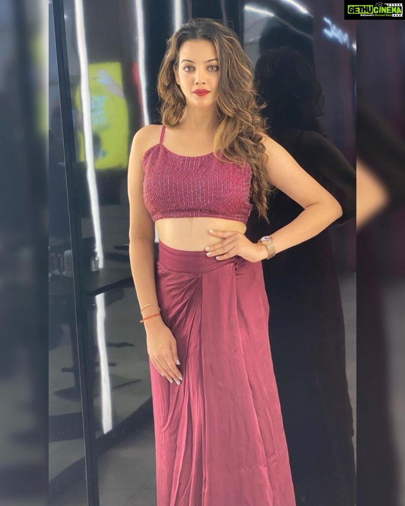 Diksha Panth Instagram - Confidence is not they will like me, Confidence is I’ll be fine if they dont😎 #love #peace #loyalty #berealbetrue #deekshapanth #swipeleft #follow Outfit: @arka_by_divya_kanigalupula MUA : @sareo_mua
