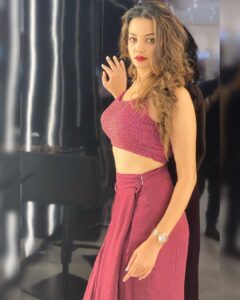 Diksha Panth Instagram - Confidence is not they will like me, Confidence is I’ll be fine if they dont😎 #love #peace #loyalty #berealbetrue #deekshapanth #swipeleft #follow Outfit: @arka_by_divya_kanigalupula MUA : @sareo_mua