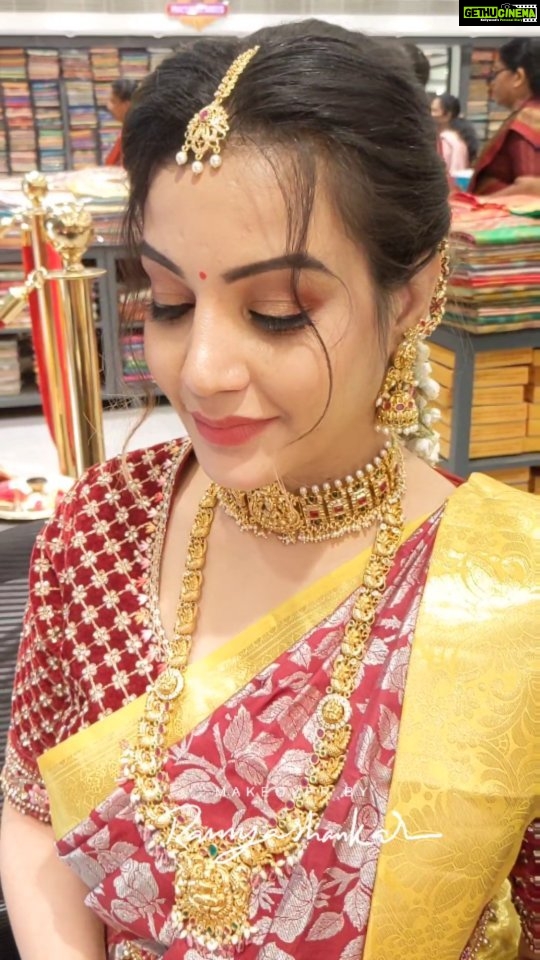 Diksha Panth Instagram - Inframe :@dikshapanth Stylist :@navneeth_bhansali Saree:@mangalagowrisilks ASRAO NAGAR