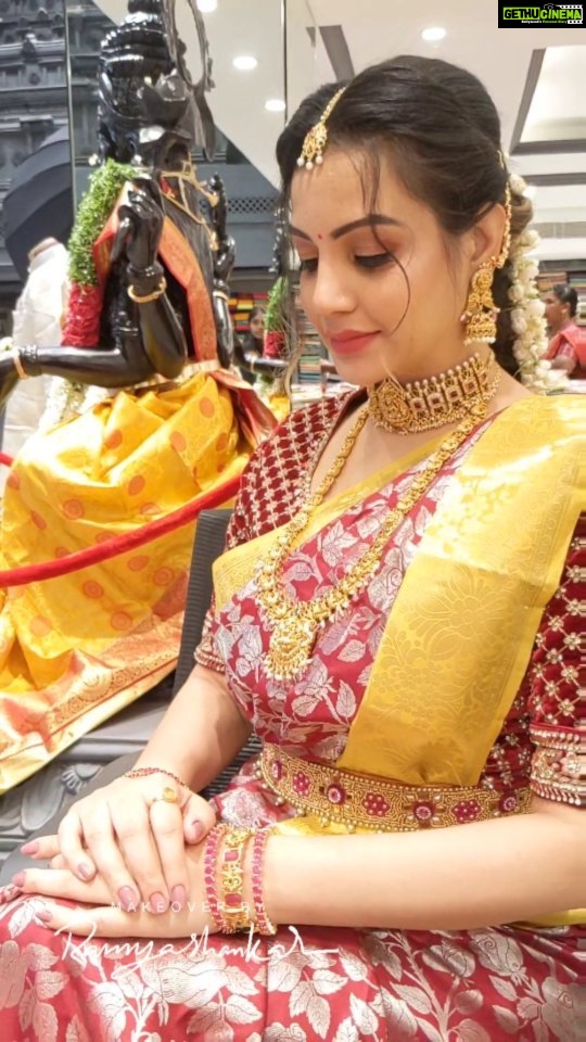 Diksha Panth Instagram - Inframe:@dikshapanth Styled:@navneeth_bhansali Saree:@mangalagowrisilks Begumpet